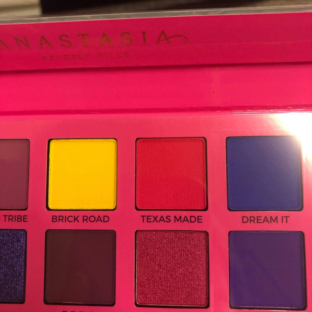 BNIB! Anastasia BH X Alyssa Edwards Eyeshadow π¨ - Picture 5 of 8